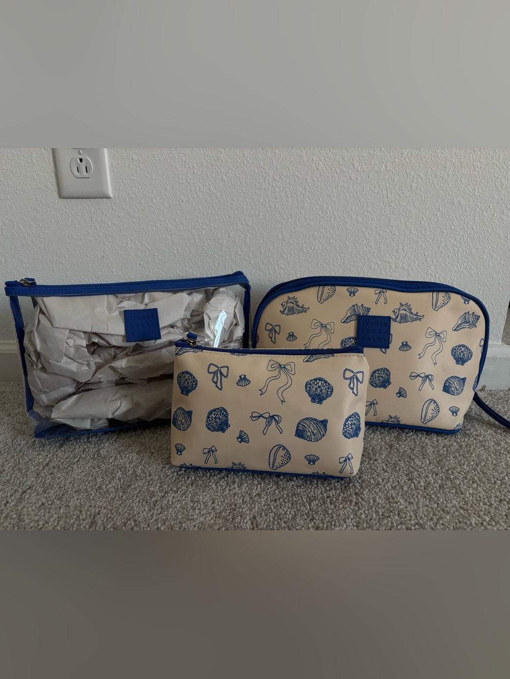 Tender, Love + Carry Beach Toiletries | Cosmetic Bag | Blue Beach Seashell